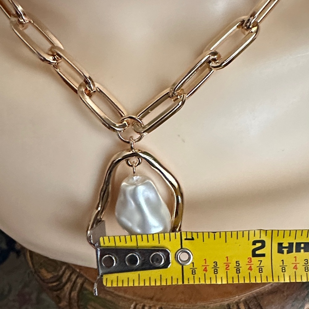 Camila Coelho Gold Link Necklace with Iridescent Pearl Pendant - Picture 5 of 11